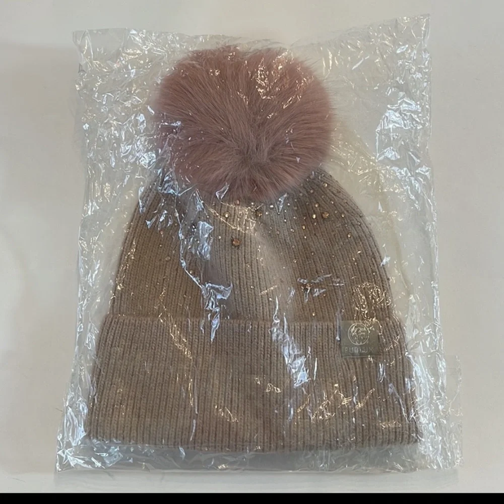 FURLUX Wool and Cashmere PomPom Blush Beanie
NWT - Picture 7 of 9